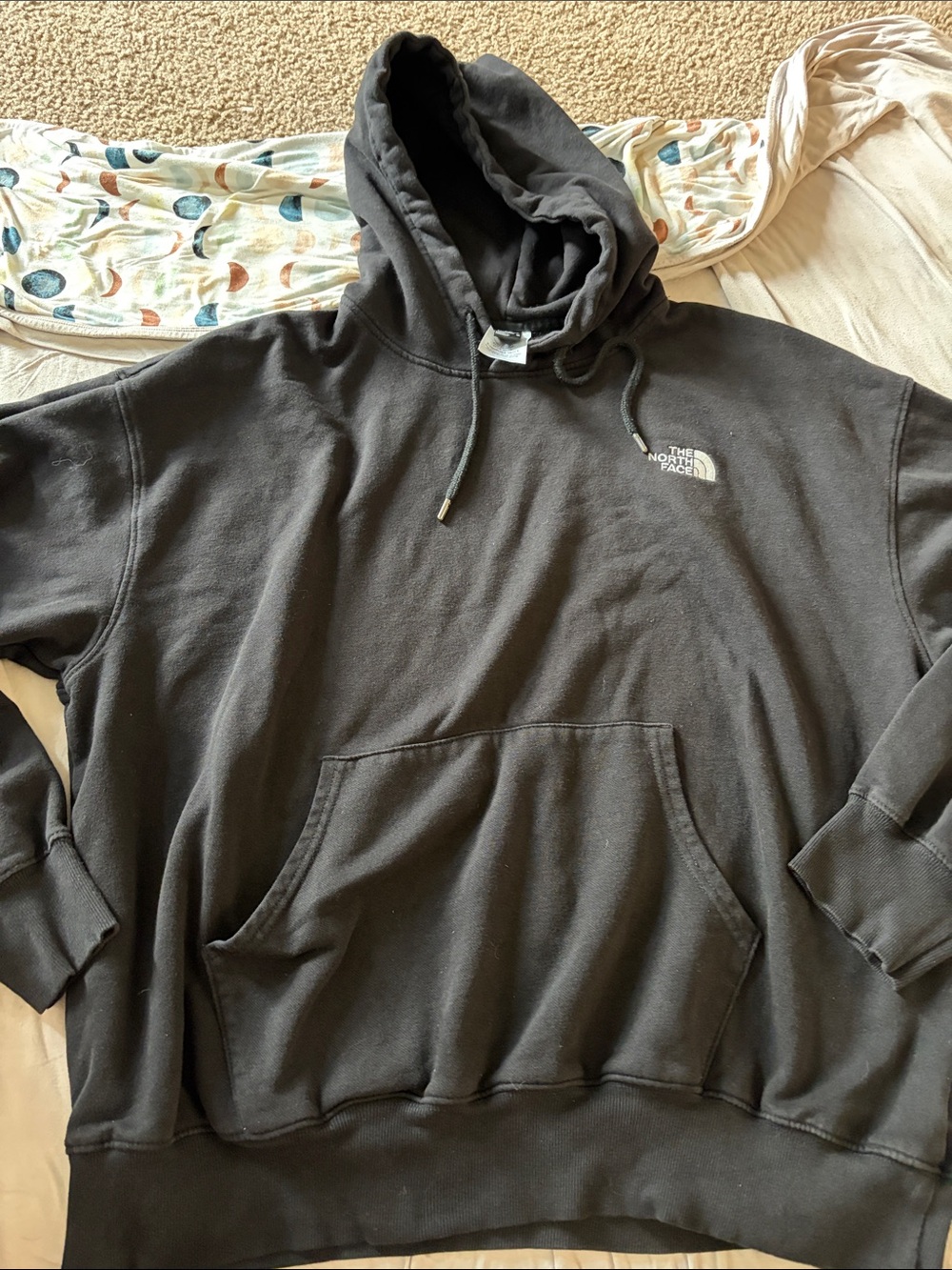 B64 The North Face Men's Black Pullover Hoodie